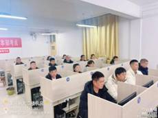 会议室里的人们描述已自动生成